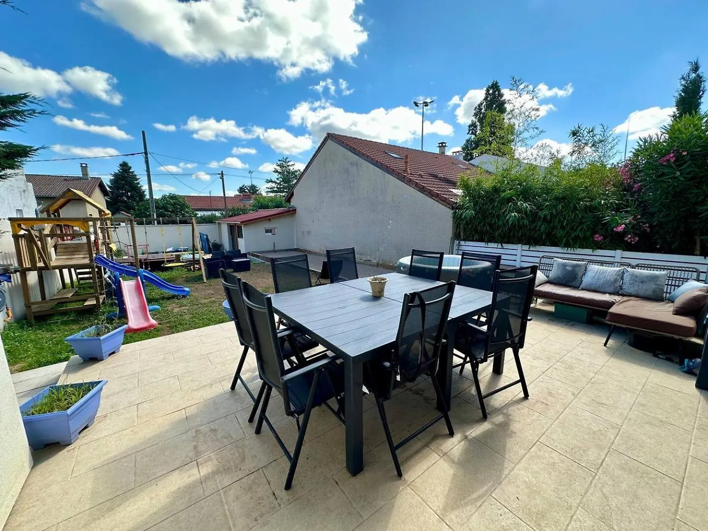 Agreable Maison Renovee, En Ville Et Au Calme ! Lyon 0*,